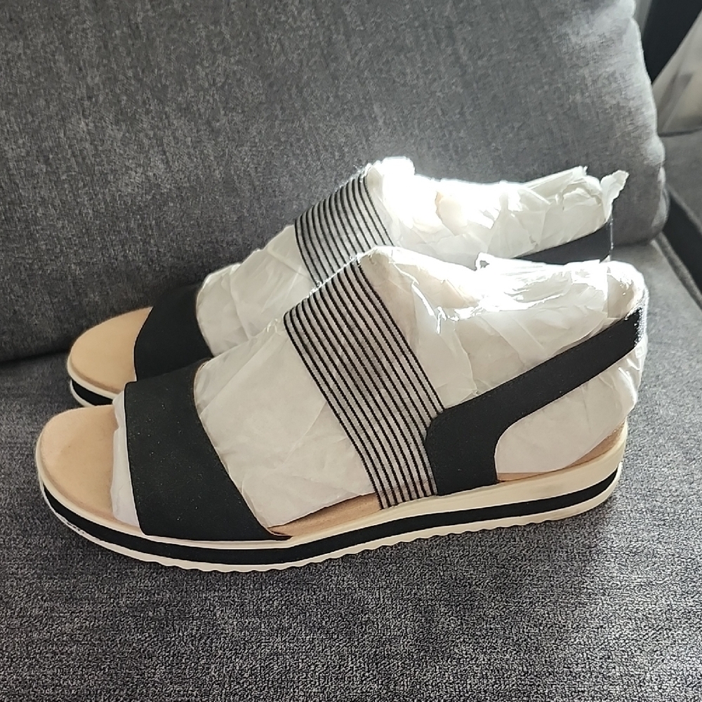 Lifestride Velocity Zing Black and White Striped Sandals 9.5W